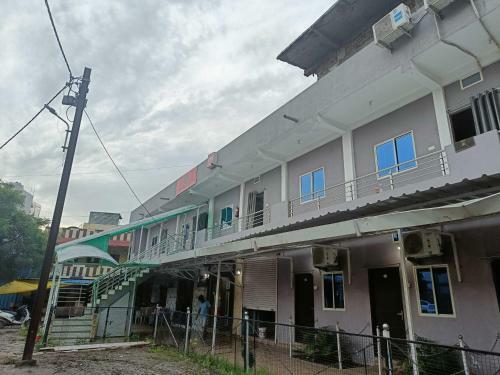 Oyo 92209 Hotel Verma Inn