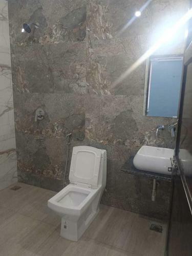 Hotel Oyo 90808 Nehra Tower