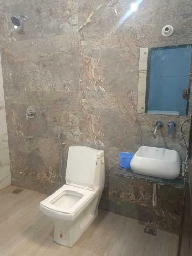 Hotel Oyo 90808 Nehra Tower