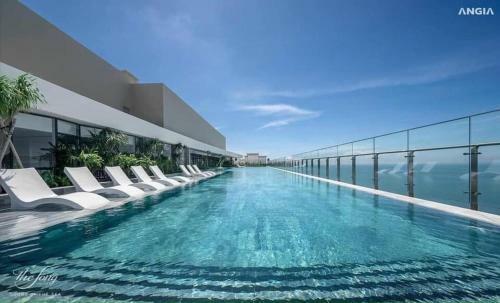 Apartamento C?n H? D?ch V? Ti?n �ch N?i Khu 5 Sao