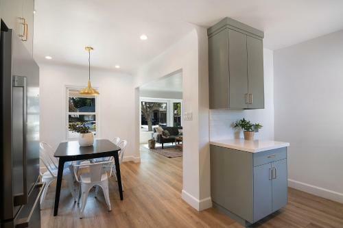 Cozy Modern 3 Bedroom Home