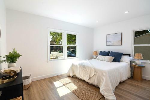 Cozy Modern 3 Bedroom Home