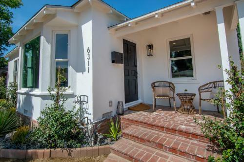 Cozy Modern 3 Bedroom Home