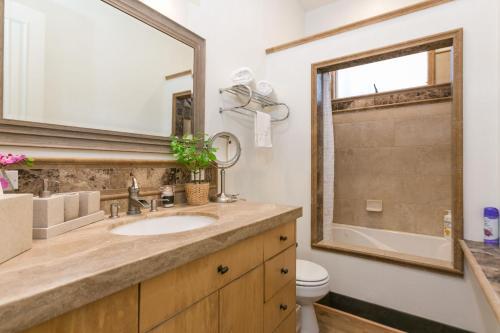 Villa Culver City �4045 Jackson