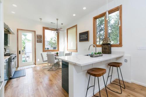 Villa Culver City �4045 Jackson