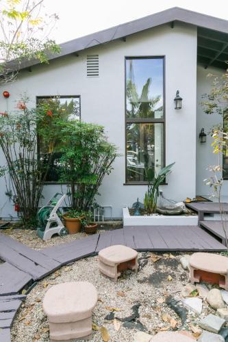 Villa Culver City �4045 Jackson