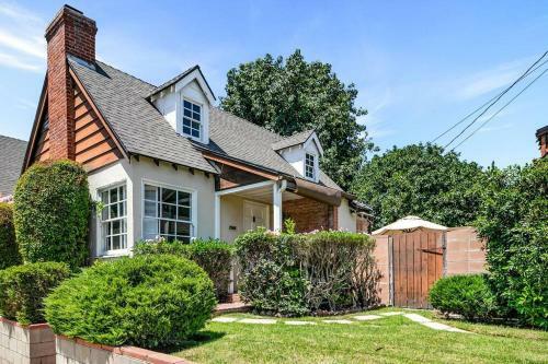Spacious 1bed Country-style Home In Studio City