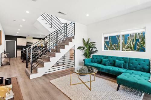 Luxury Hollywood 5 Bed Townhouse