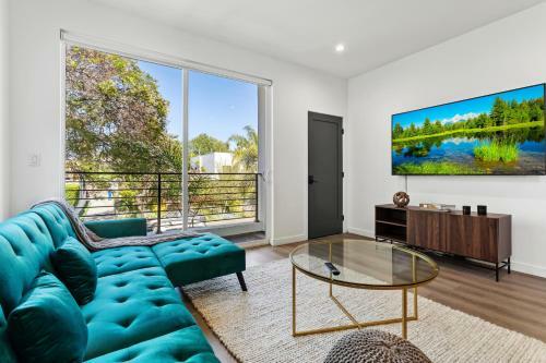 Luxury Hollywood 5 Bed Townhouse