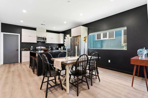 Luxury Hollywood 5 Bed Townhouse