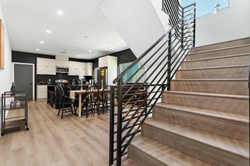 Luxury Hollywood 5 Bed Townhouse