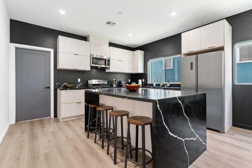Luxury Hollywood 5 Bed Townhouse