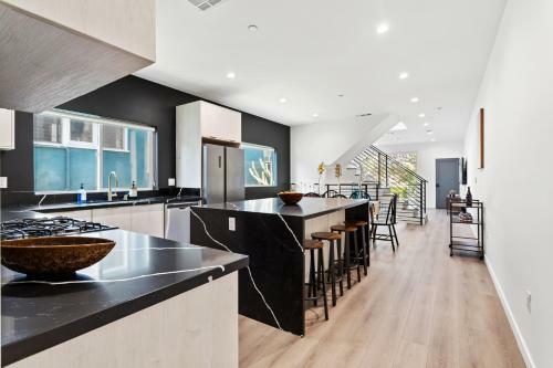 Luxury Hollywood 5 Bed Townhouse