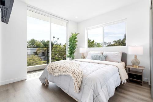 Luxury Hollywood 5 Bed Townhouse