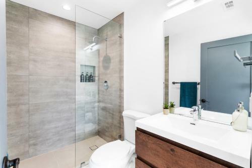 Luxury Hollywood 5 Bed Townhouse