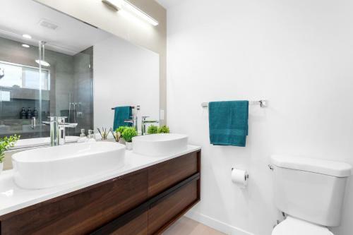 Luxury Hollywood 5 Bed Townhouse