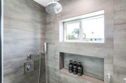 Luxury Hollywood 5 Bed Townhouse