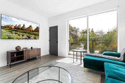 Luxury Hollywood 5 Bed Townhouse
