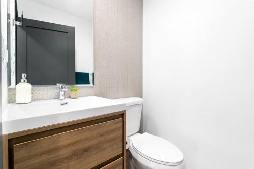 Luxury Hollywood 5 Bed Townhouse