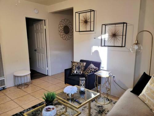 3 Queen Bed Home With Grill And Fire Table
