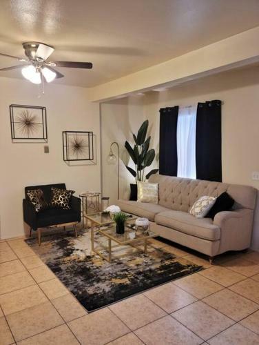 3 Queen Bed Home With Grill And Fire Table