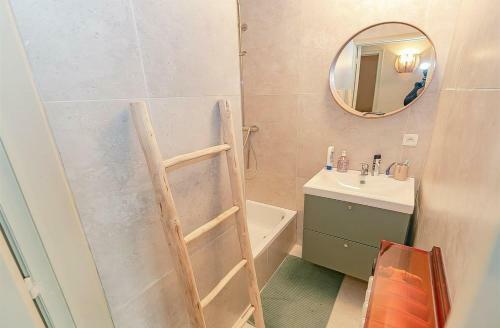 Centrally Located Apartment With A Splendid View