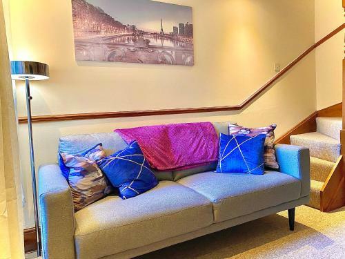 Cheerful 3 Bedroom Home With Free Parking