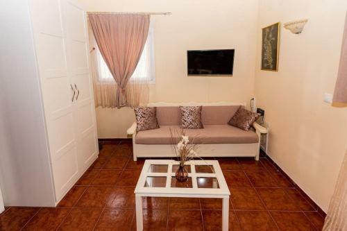 Villa Yiuli, Spacious And Colourful!
