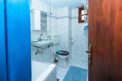 Villa Yiuli, Spacious And Colourful!