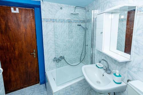 Villa Yiuli, Spacious And Colourful!