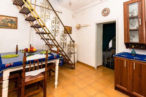 Villa Yiuli, Spacious And Colourful!