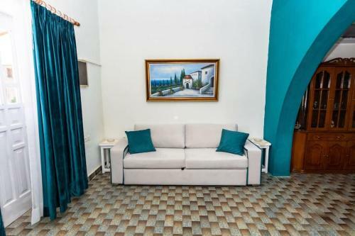 Villa Yiuli, Spacious And Colourful!