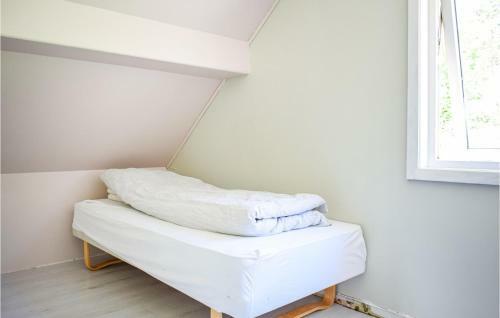 Nice Home In Brandasund With Wifi And 5 Bedrooms