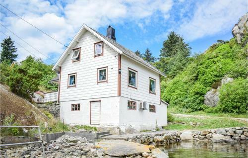 Nice Home In Brandasund With Wifi And 5 Bedrooms