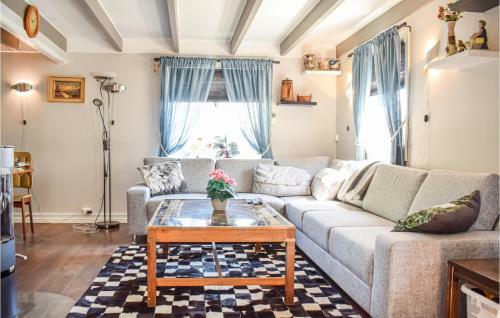 Nice Home In Brandasund With Wifi And 5 Bedrooms
