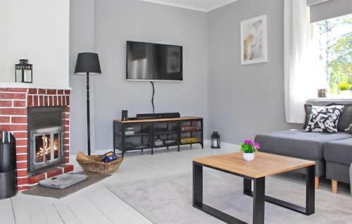 Nice Home In M�ler�s With Internet And 3 Bedrooms