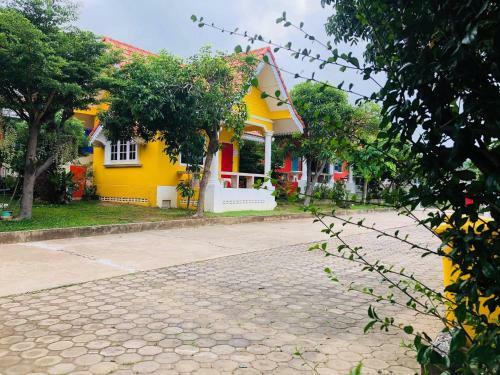 Hostal Baan Chom Chan Resort