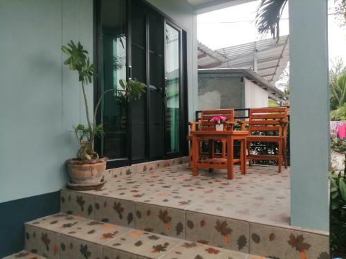 Hostal Na-natwinhousephuket