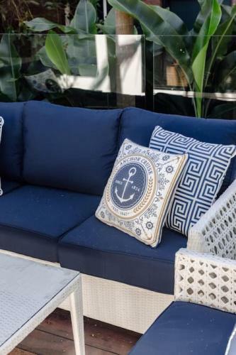 Berrima Luxe - Noosa Hill Home - Heated Spa Pool