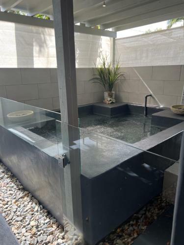 Beachside Apartment 1 With Plunge Pool