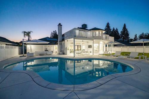 Santorini Inspired Brisbar Villa