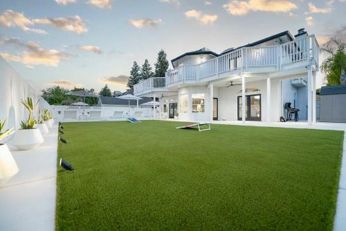 Santorini Inspired Brisbar Villa