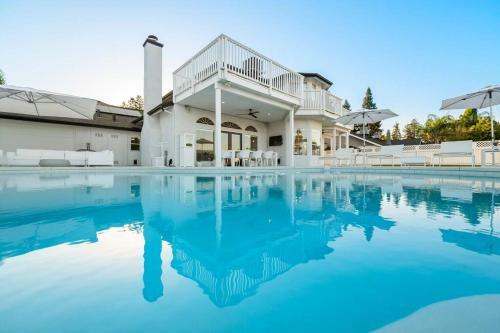Santorini Inspired Brisbar Villa
