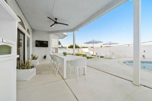 Santorini Inspired Brisbar Villa