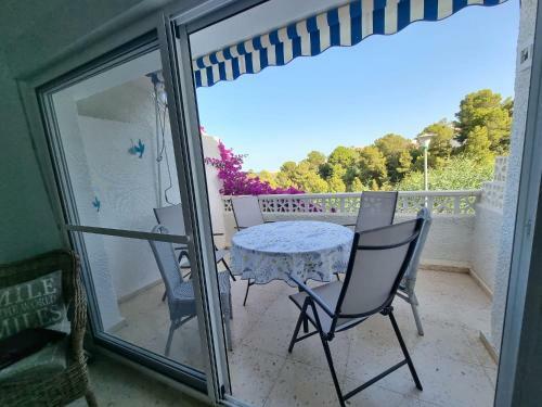 Seaside 2 Bedroom Home With Pool