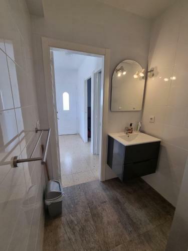 Seaside 2 Bedroom Home With Pool