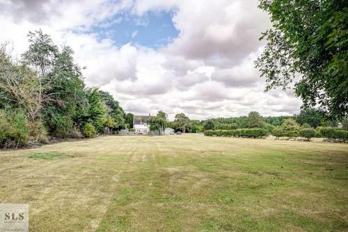 Two Bed Cottage Near Oxford With River View