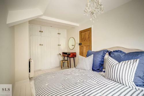 Two Bed Cottage Near Oxford With River View