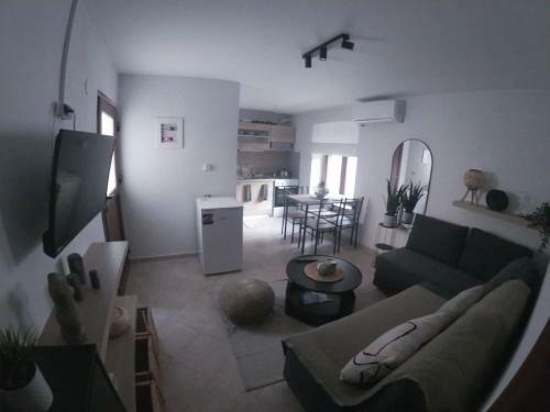 Hara's Apartments