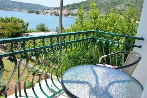 Apartment M First Row To The Sea